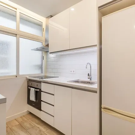 Pensión Barca Stadium - Modern 4 Bedroom Apartment L'Hospitalet de Llobregat